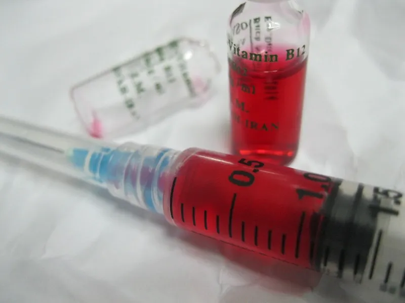 Vitamin B12 vial and syringe for a vitamin B12 test